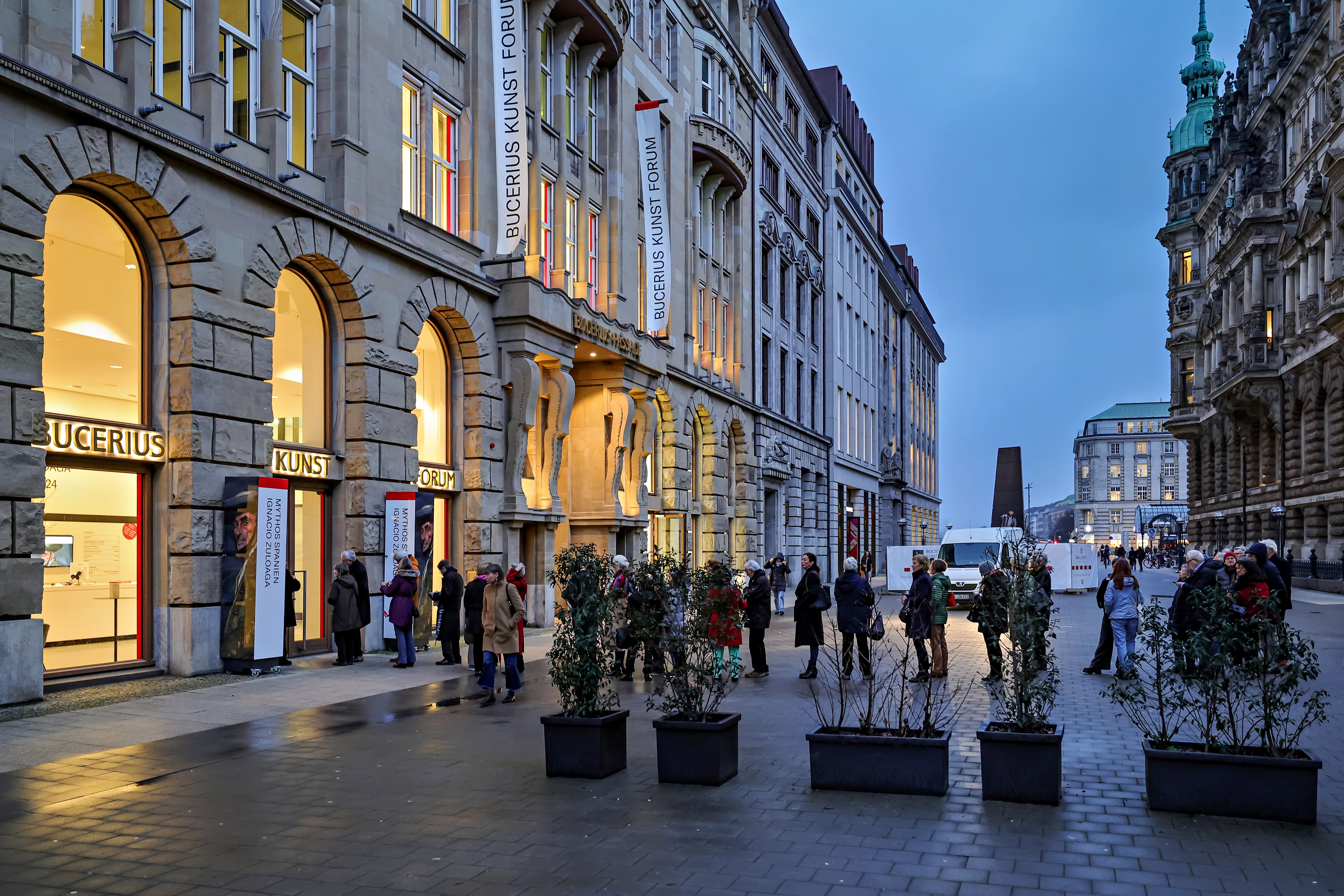 Abendliche Außenansicht vom Bucerius Kunst Forum