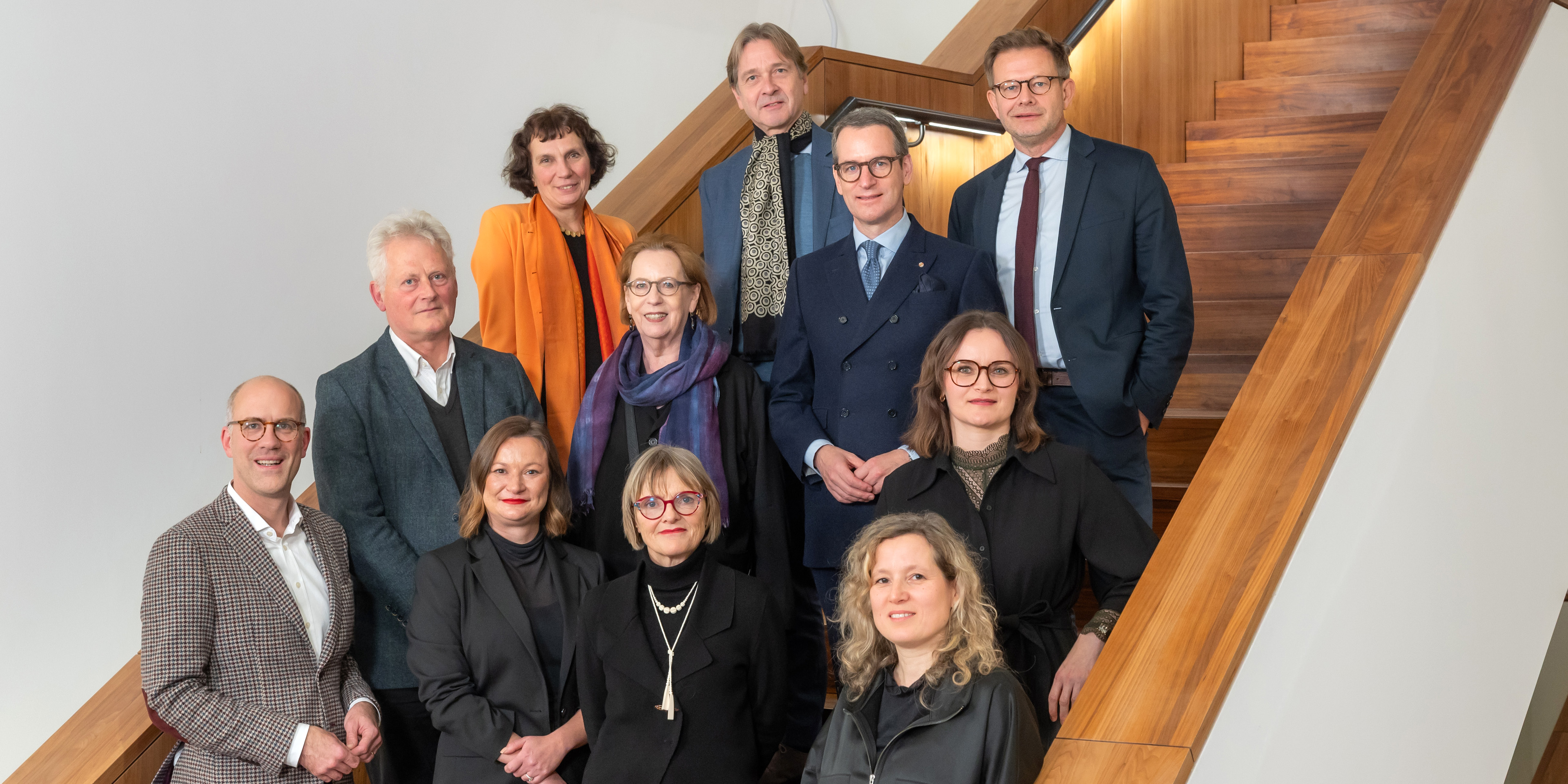 Gruppenbild des aktuellen Kuratoriums des Bucerius Kunst Forums. 
